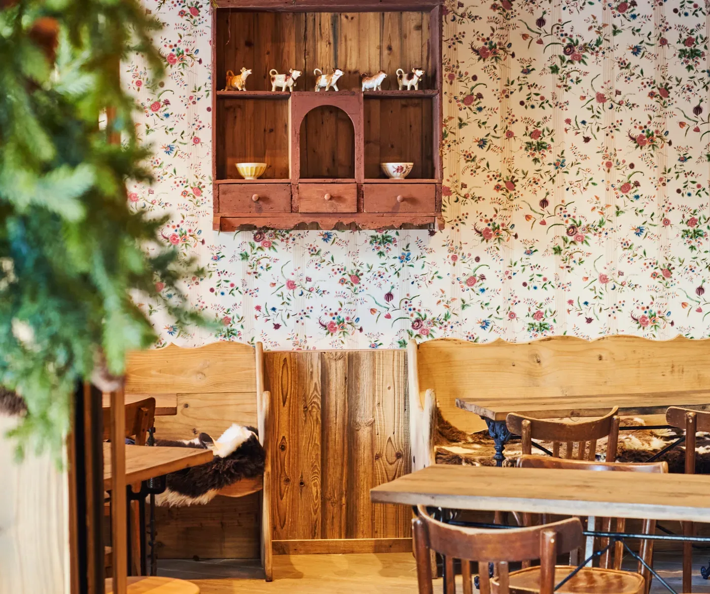 The room and its wallpaper