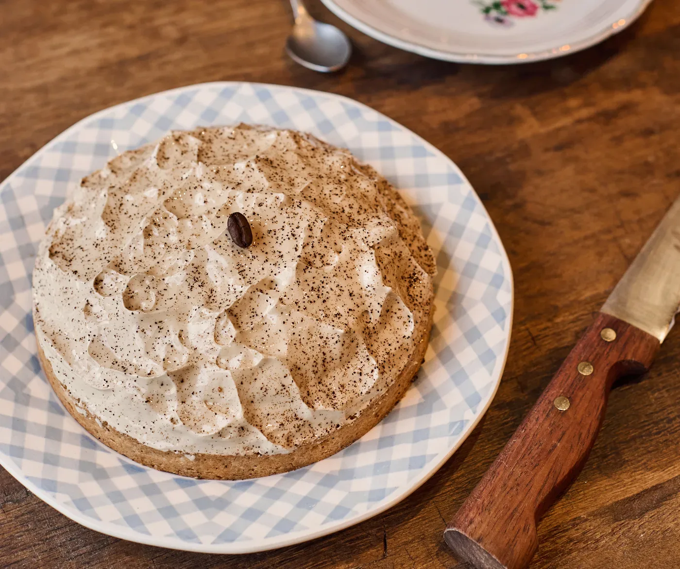 The tart on its tablecloth