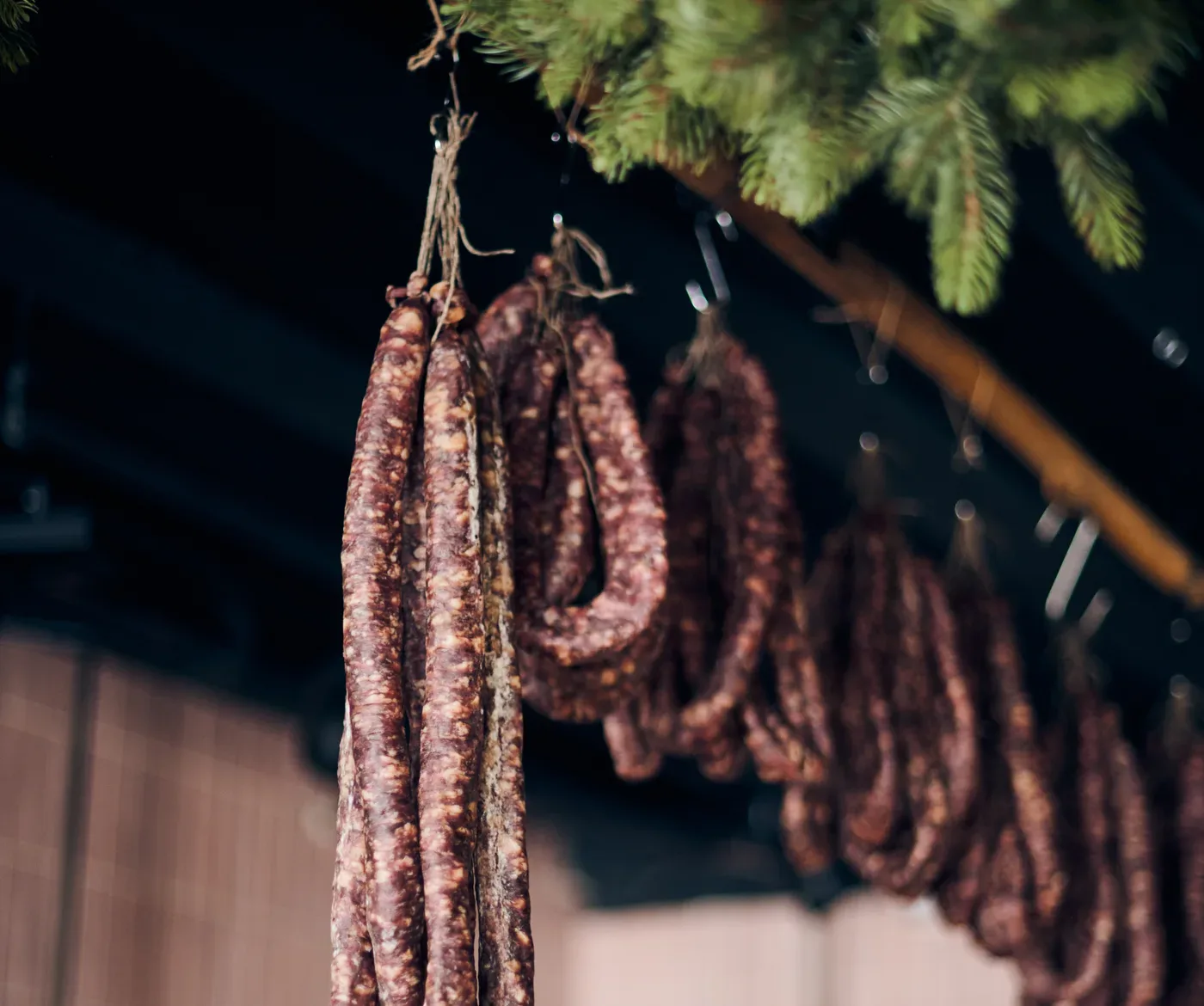 Les saucissons suspendus