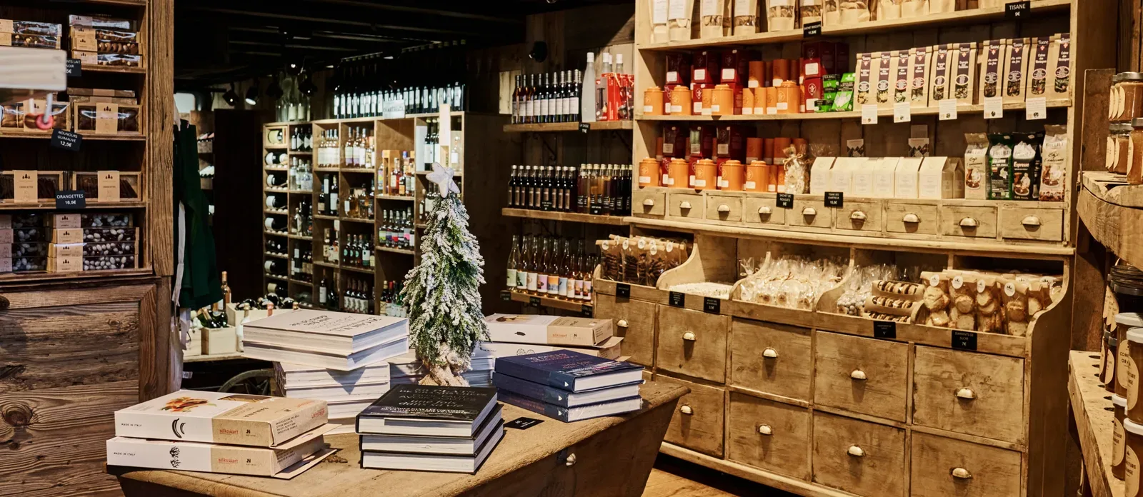 Le rayon des livres et des produits